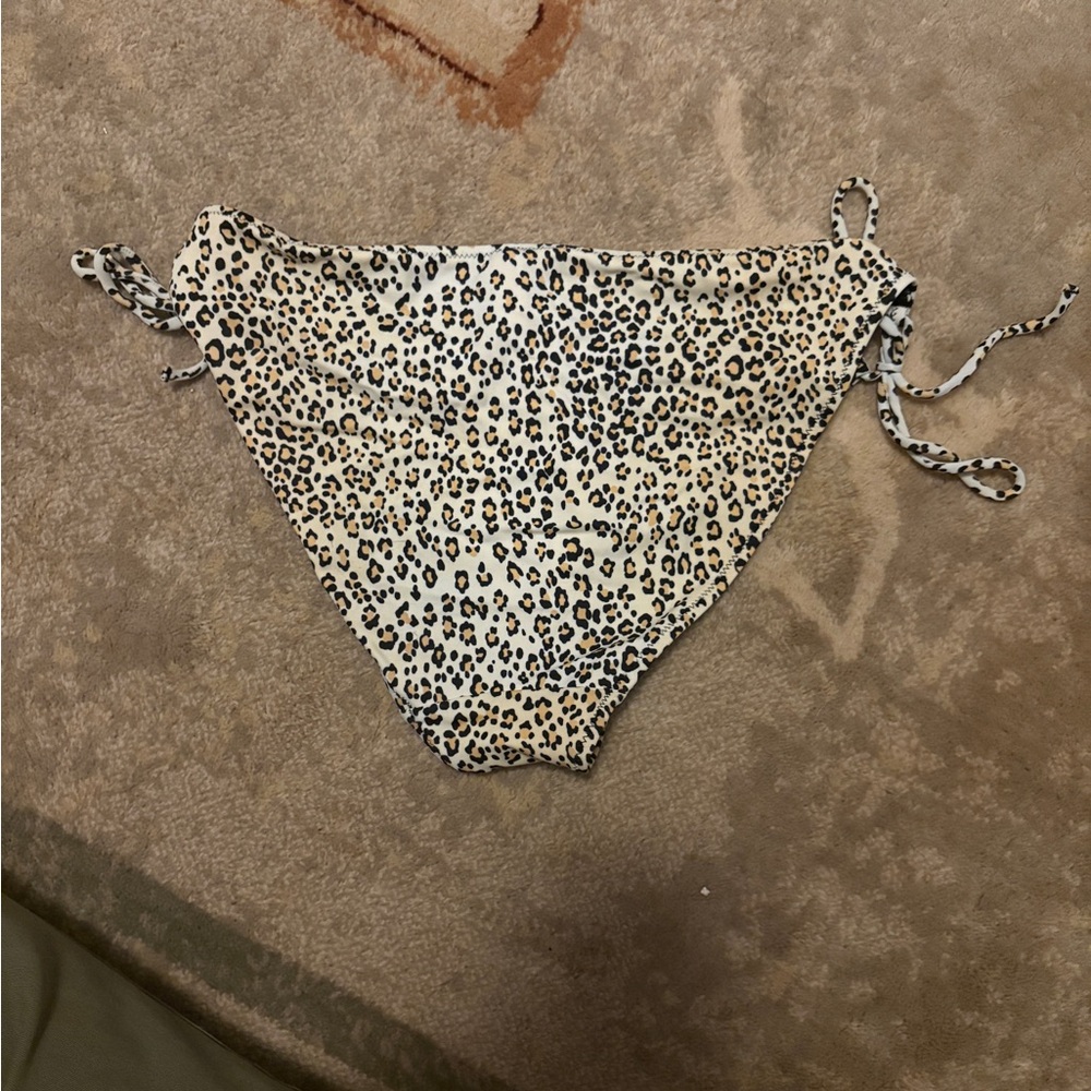 Victoria's Secret Leopard/Cheetah Print Bikini Set - Picture 2 of 4